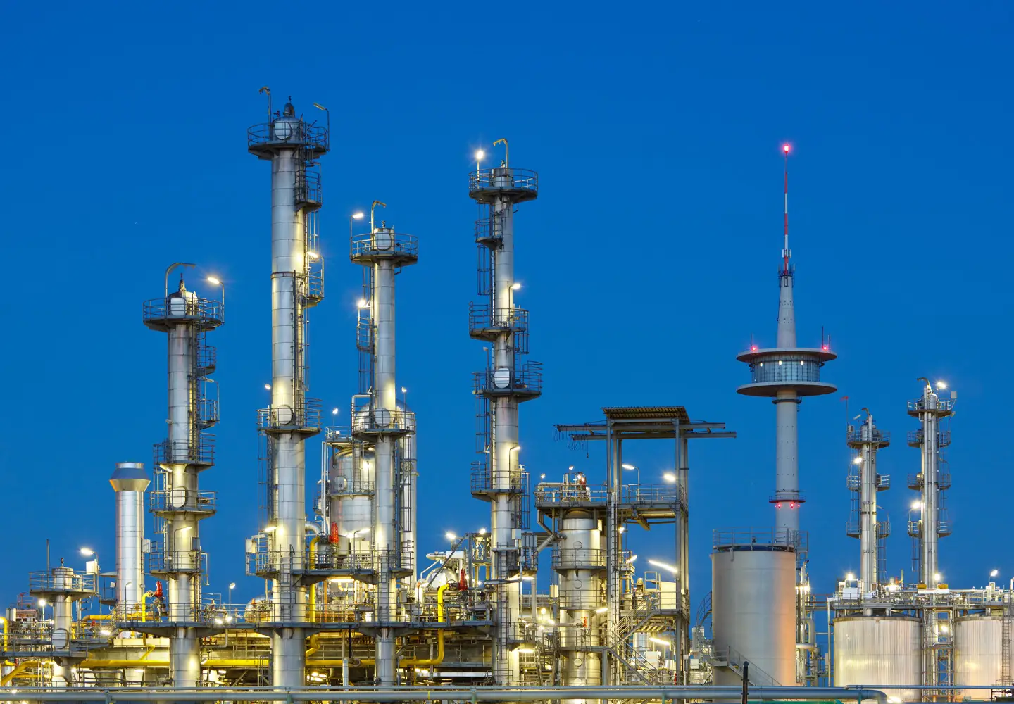Onshore oil refinery